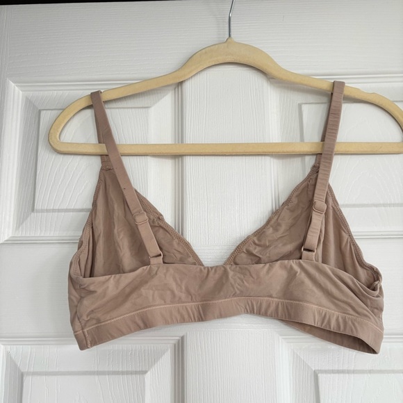 SKIMS Nude Triangle Bralette - Picture 5 of 6